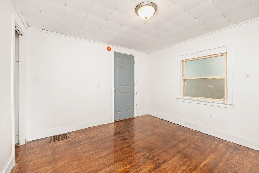 631 Smith Street, Rochester, New York 14606, Rochester, New York 14606, 3 Bedrooms Bedrooms, 6 Rooms Rooms,1 BathroomBathrooms,Residential,For Sale,631 Smith Street, Rochester, New York 14606,0,R1622729