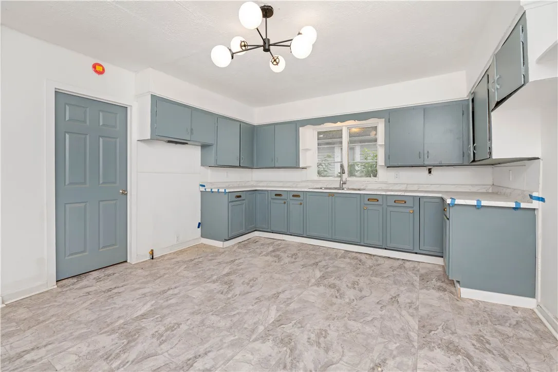 631 Smith Street, Rochester, New York 14606, Rochester, New York 14606, 3 Bedrooms Bedrooms, 6 Rooms Rooms,1 BathroomBathrooms,Residential,For Sale,631 Smith Street, Rochester, New York 14606,0,R1622729