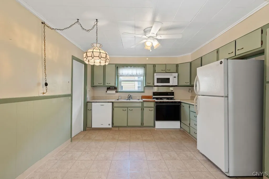 1625 Butternut Street, Syracuse, New York 13208, Syracuse, New York 13208, 4 Bedrooms Bedrooms, 6 Rooms Rooms,2 BathroomsBathrooms,Residential,Closed,1625 Butternut Street, Syracuse, New York 13208,0,S1624678