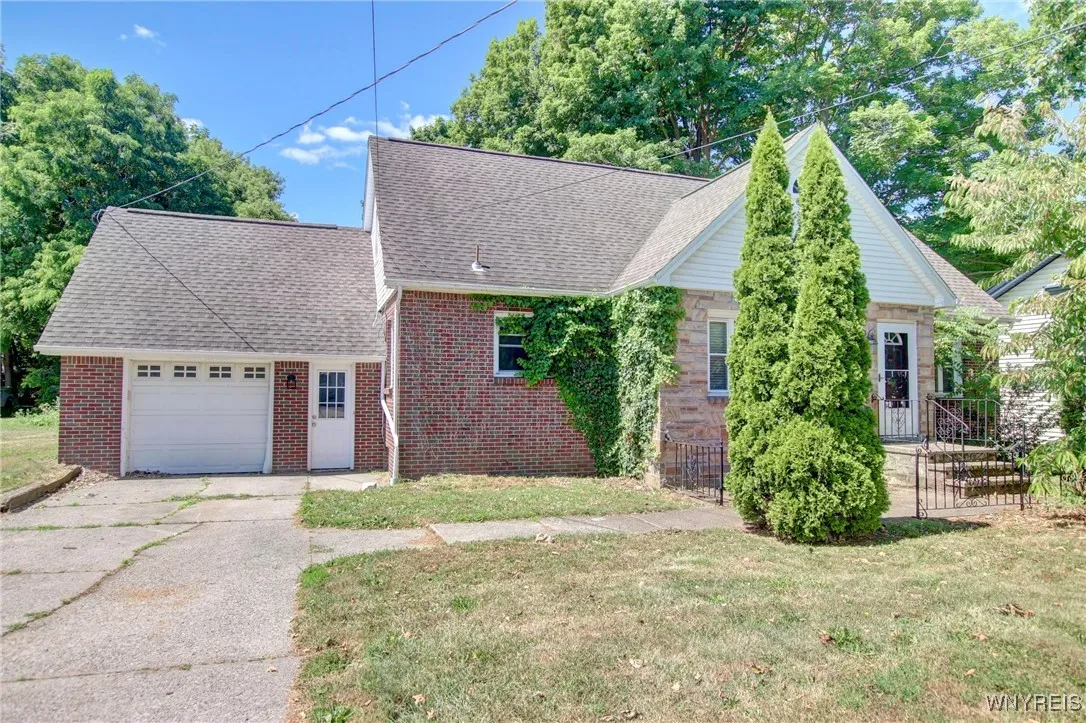 5390 Bayview Road, Hamburg, New York 14075, Hamburg, New York 14075, 4 Bedrooms Bedrooms, 7 Rooms Rooms,1 BathroomBathrooms,Residential,For Sale,5390 Bayview Road, Hamburg, New York 14075,B1624889