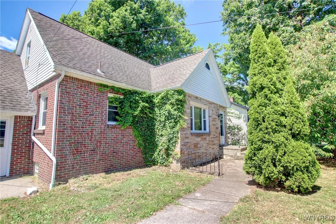 5390 Bayview Road, Hamburg, New York 14075, Hamburg, New York 14075, 4 Bedrooms Bedrooms, 7 Rooms Rooms,1 BathroomBathrooms,Residential,For Sale,5390 Bayview Road, Hamburg, New York 14075,B1624889