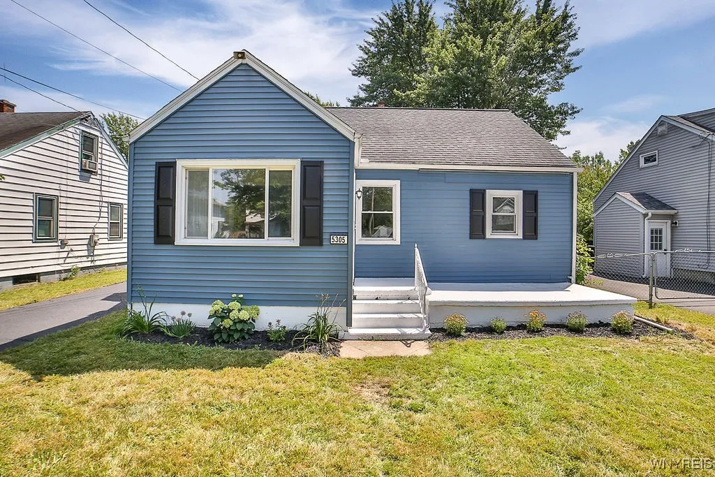 5305 Lake Avenue, Orchard Park, New York 14127, Orchard Park, New York 14127, 4 Bedrooms Bedrooms, 7 Rooms Rooms,1 BathroomBathrooms,Residential,For Sale,5305 Lake Avenue, Orchard Park, New York 14127,B1625097