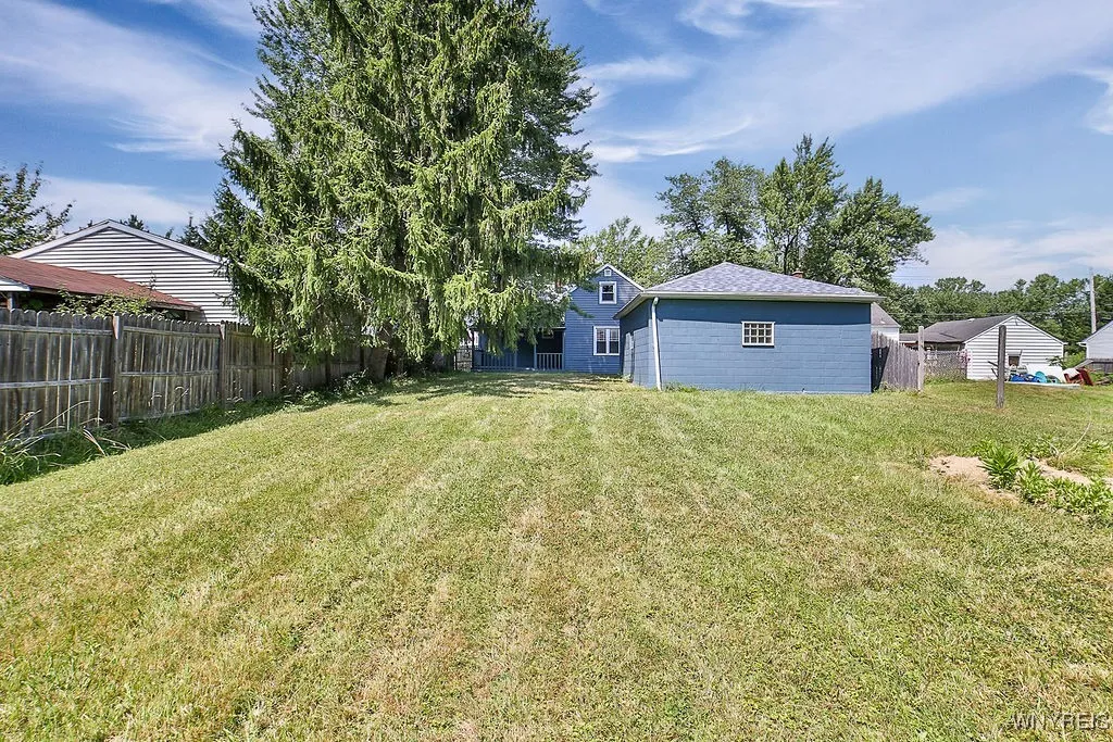 5305 Lake Avenue, Orchard Park, New York 14127, Orchard Park, New York 14127, 4 Bedrooms Bedrooms, 7 Rooms Rooms,1 BathroomBathrooms,Residential,For Sale,5305 Lake Avenue, Orchard Park, New York 14127,B1625097