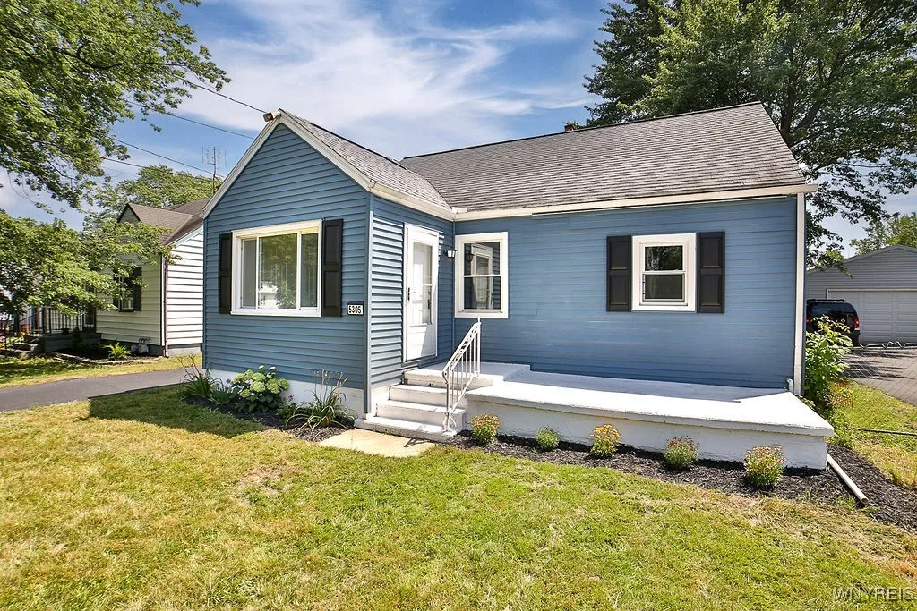 5305 Lake Avenue, Orchard Park, New York 14127, Orchard Park, New York 14127, 4 Bedrooms Bedrooms, 7 Rooms Rooms,1 BathroomBathrooms,Residential,For Sale,5305 Lake Avenue, Orchard Park, New York 14127,B1625097