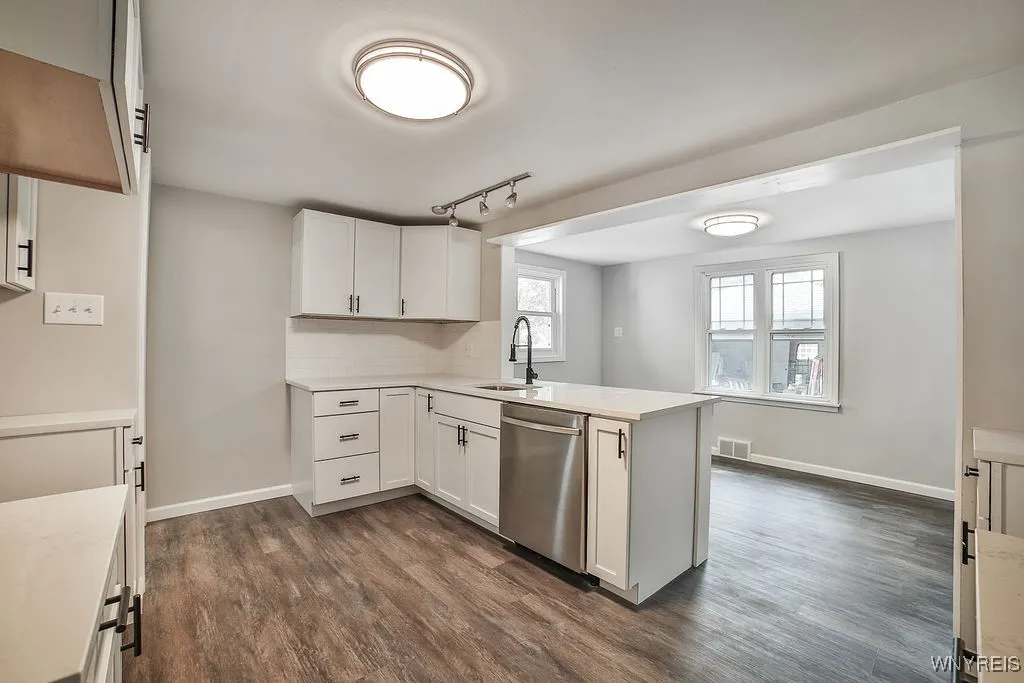 5305 Lake Avenue, Orchard Park, New York 14127, Orchard Park, New York 14127, 4 Bedrooms Bedrooms, 7 Rooms Rooms,1 BathroomBathrooms,Residential,For Sale,5305 Lake Avenue, Orchard Park, New York 14127,B1625097