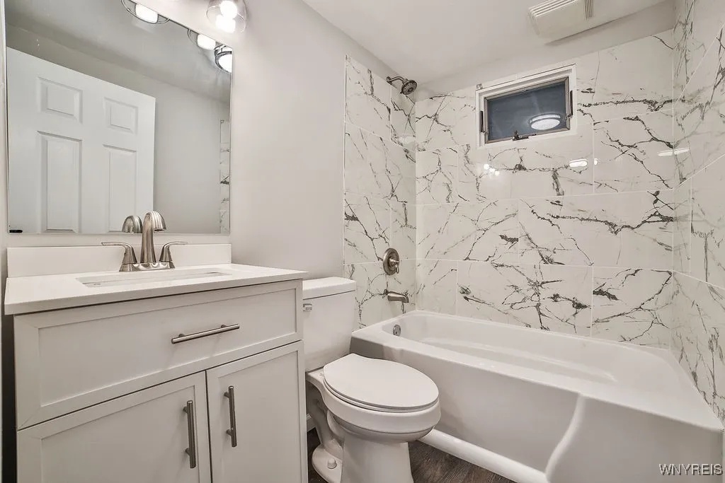 5305 Lake Avenue, Orchard Park, New York 14127, Orchard Park, New York 14127, 4 Bedrooms Bedrooms, 7 Rooms Rooms,1 BathroomBathrooms,Residential,For Sale,5305 Lake Avenue, Orchard Park, New York 14127,B1625097