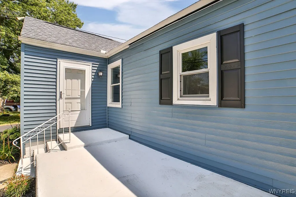 5305 Lake Avenue, Orchard Park, New York 14127, Orchard Park, New York 14127, 4 Bedrooms Bedrooms, 7 Rooms Rooms,1 BathroomBathrooms,Residential,For Sale,5305 Lake Avenue, Orchard Park, New York 14127,B1625097