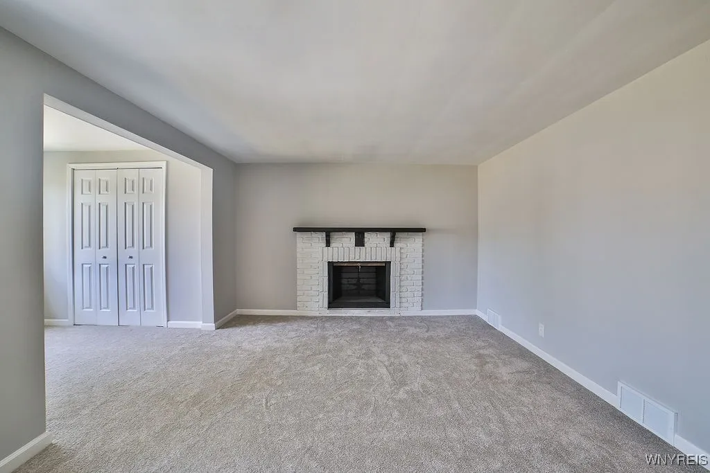 5305 Lake Avenue, Orchard Park, New York 14127, Orchard Park, New York 14127, 4 Bedrooms Bedrooms, 7 Rooms Rooms,1 BathroomBathrooms,Residential,For Sale,5305 Lake Avenue, Orchard Park, New York 14127,B1625097