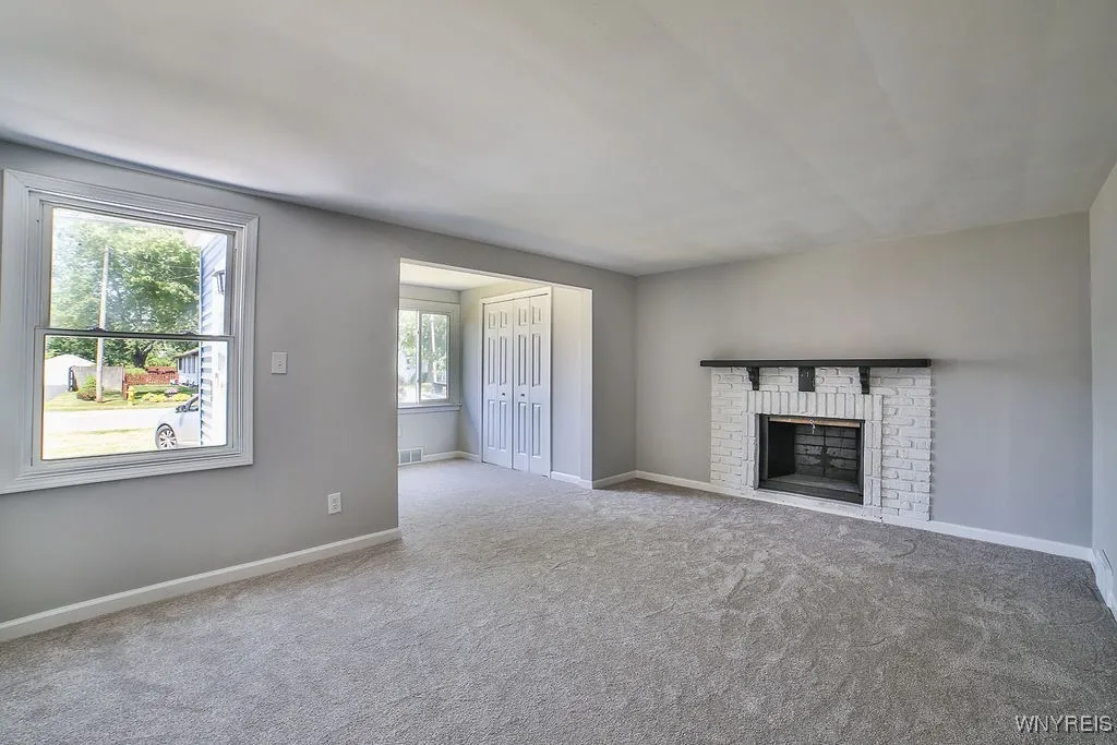 5305 Lake Avenue, Orchard Park, New York 14127, Orchard Park, New York 14127, 4 Bedrooms Bedrooms, 7 Rooms Rooms,1 BathroomBathrooms,Residential,For Sale,5305 Lake Avenue, Orchard Park, New York 14127,B1625097