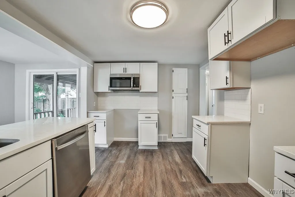 5305 Lake Avenue, Orchard Park, New York 14127, Orchard Park, New York 14127, 4 Bedrooms Bedrooms, 7 Rooms Rooms,1 BathroomBathrooms,Residential,For Sale,5305 Lake Avenue, Orchard Park, New York 14127,B1625097