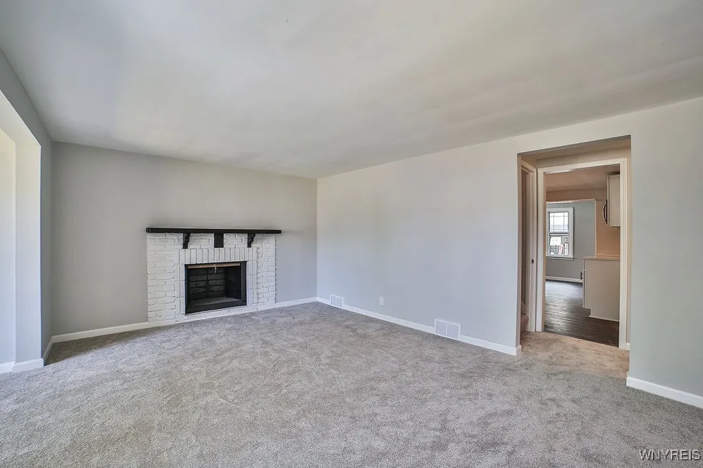 5305 Lake Avenue, Orchard Park, New York 14127, Orchard Park, New York 14127, 4 Bedrooms Bedrooms, 7 Rooms Rooms,1 BathroomBathrooms,Residential,For Sale,5305 Lake Avenue, Orchard Park, New York 14127,B1625097