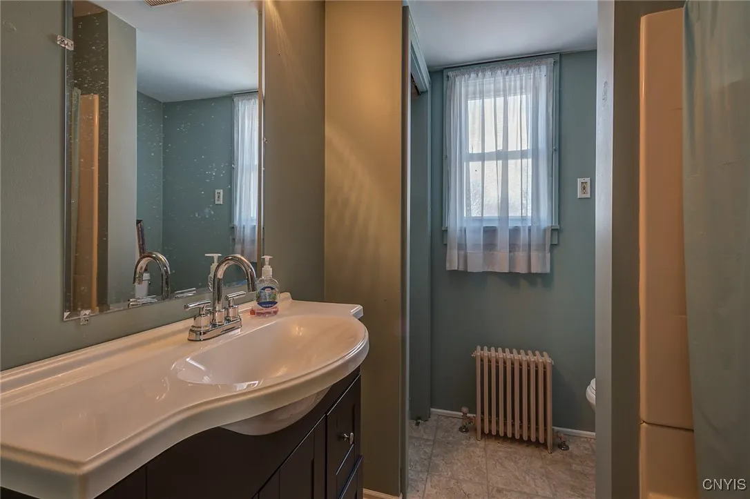 2nd floor shared bathroom