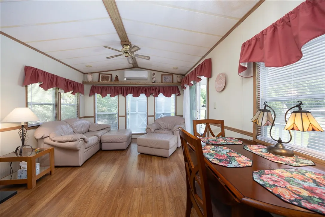BEAUTIFUL LIVING ROOM/DINING AREA!