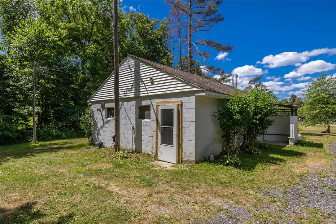 COMMUNITY LAUNDRY HOUSE!