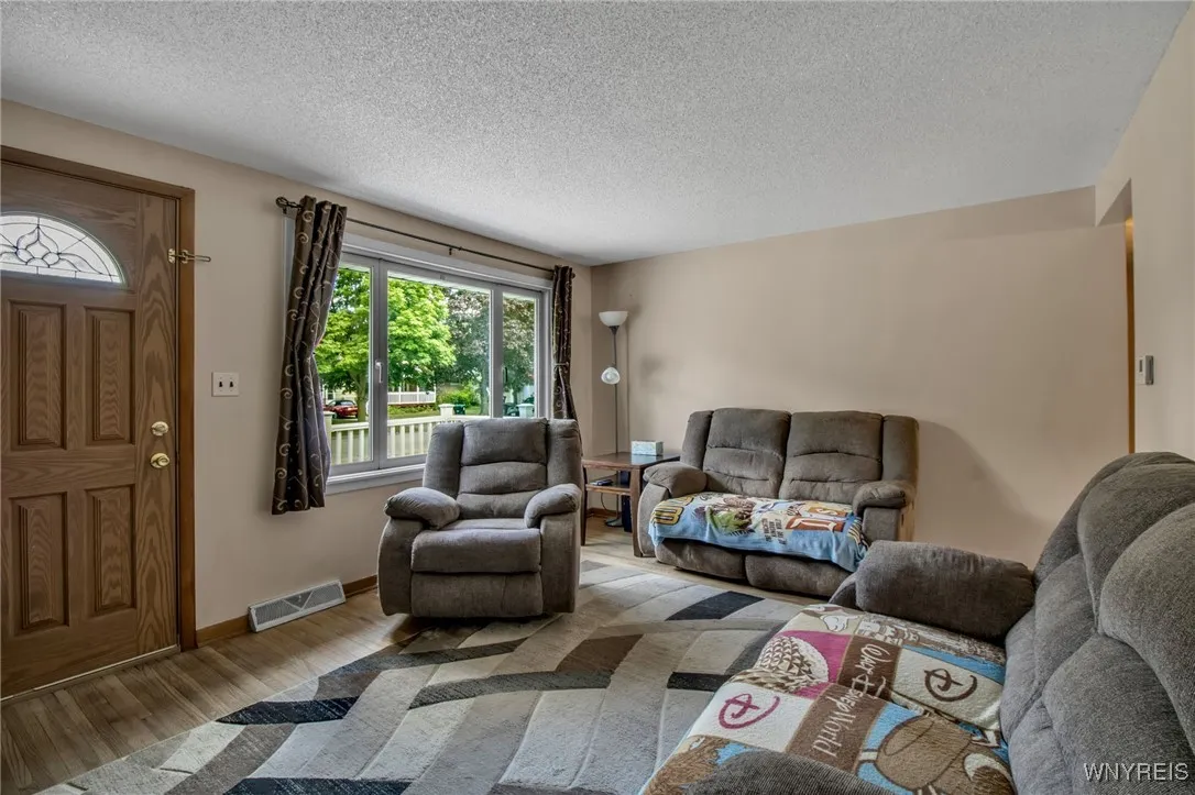 10 Coshway Place, Tonawanda, New York 14150, Tonawanda, New York 14150, 3 Bedrooms Bedrooms, 7 Rooms Rooms,1 BathroomBathrooms,Residential,For Sale,10 Coshway Place, Tonawanda, New York 14150,B1624789