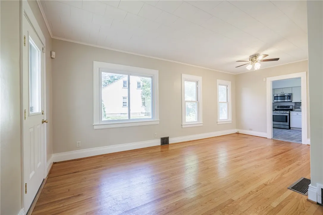 52 Warren Street, Rochester, New York 14620, Rochester, New York 14620, 2 Bedrooms Bedrooms, 5 Rooms Rooms,1 BathroomBathrooms,Residential,Closed,52 Warren Street, Rochester, New York 14620,0,R1624539