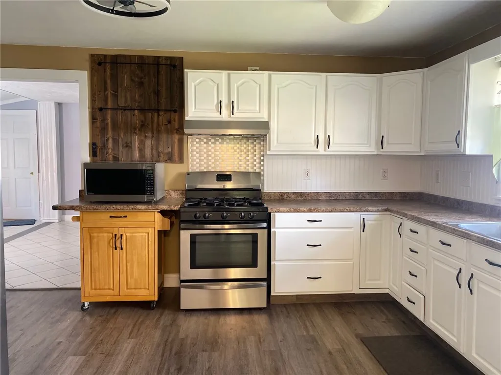 10 Porter Street, Prattsburgh, New York 14873, Prattsburgh, New York 14873, 4 Bedrooms Bedrooms, 9 Rooms Rooms,2 BathroomsBathrooms,Residential,For Sale,10 Porter Street, Prattsburgh, New York 14873,0,R1624888