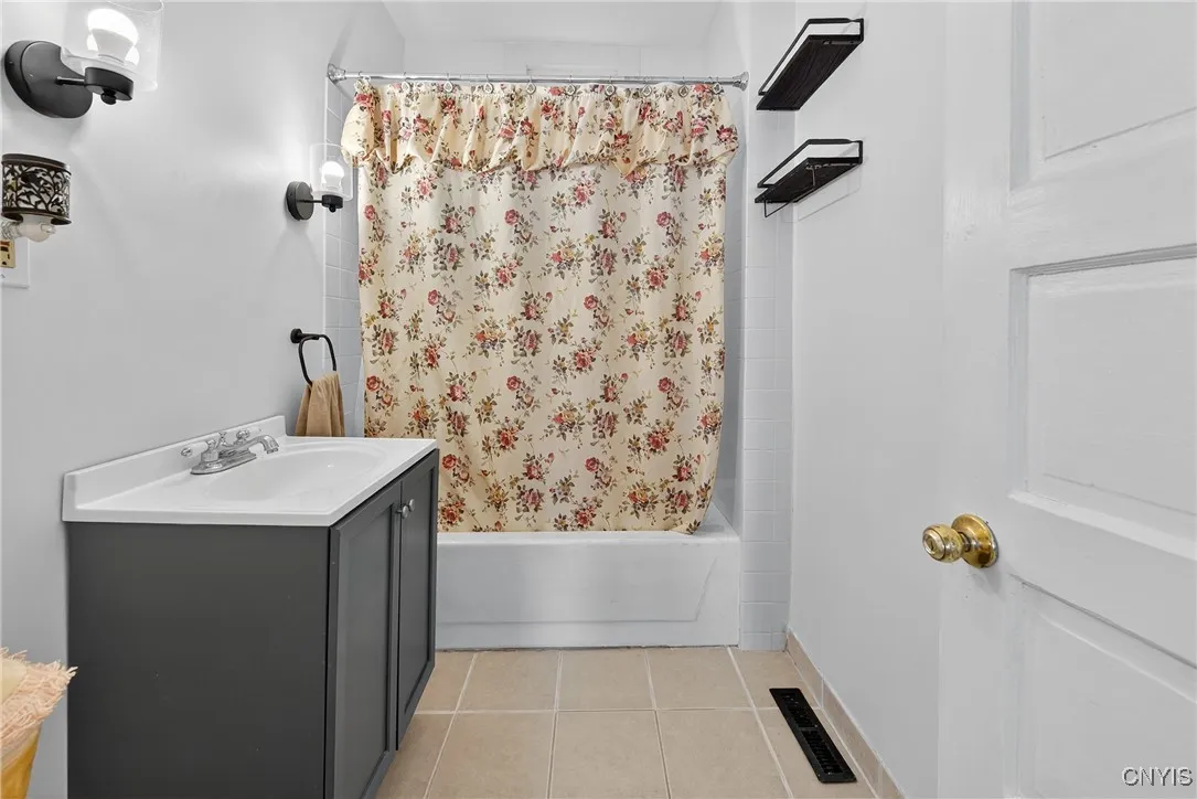 114 Garfield Place, Syracuse, New York 13205, Syracuse, New York 13205, 6 Bedrooms Bedrooms, ,2 BathroomsBathrooms,Residential,Closed,114 Garfield Place, Syracuse, New York 13205,0,S1624444