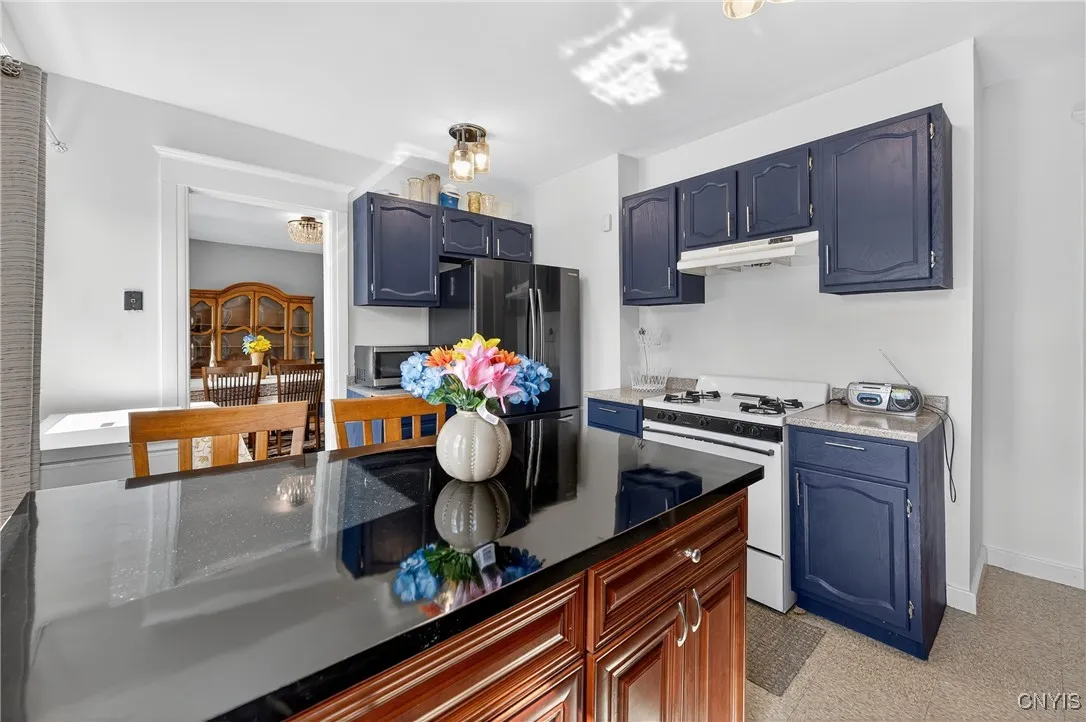 114 Garfield Place, Syracuse, New York 13205, Syracuse, New York 13205, 6 Bedrooms Bedrooms, ,2 BathroomsBathrooms,Residential,Closed,114 Garfield Place, Syracuse, New York 13205,0,S1624444