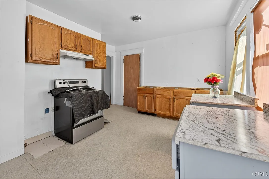 114 Garfield Place, Syracuse, New York 13205, Syracuse, New York 13205, 6 Bedrooms Bedrooms, ,2 BathroomsBathrooms,Residential,Closed,114 Garfield Place, Syracuse, New York 13205,0,S1624444