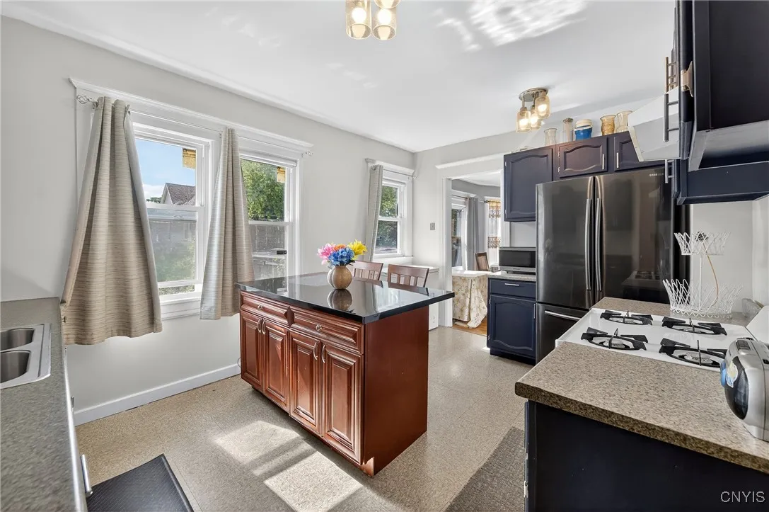 114 Garfield Place, Syracuse, New York 13205, Syracuse, New York 13205, 6 Bedrooms Bedrooms, ,2 BathroomsBathrooms,Residential,Closed,114 Garfield Place, Syracuse, New York 13205,0,S1624444