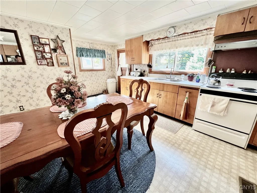 54 Varick Street, Oswego, New York 13126, Oswego, New York 13126, 2 Bedrooms Bedrooms, 10 Rooms Rooms,1 BathroomBathrooms,Residential,Closed,54 Varick Street, Oswego, New York 13126,0,S1625158