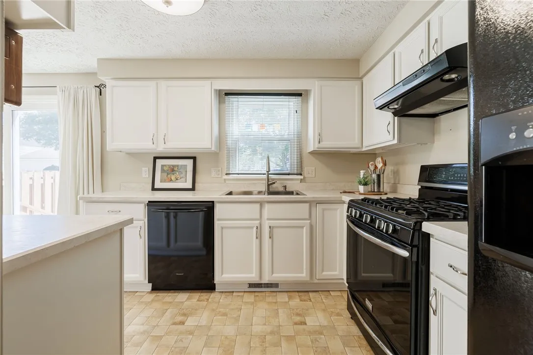 243 Deerhurst Ln, Webster, New York 14580, Webster, New York 14580, 2 Bedrooms Bedrooms, 5 Rooms Rooms,1 BathroomBathrooms,Residential,Closed,243 Deerhurst Ln, Webster, New York 14580,0,R1624405