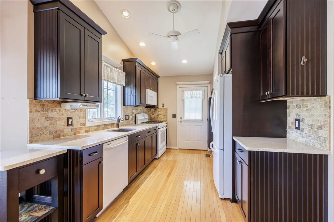 3 Eagle Pine Way, Henrietta, New York 14623, Henrietta, New York 14623, 3 Bedrooms Bedrooms, 6 Rooms Rooms,2 BathroomsBathrooms,Residential,Closed,3 Eagle Pine Way, Henrietta, New York 14623,0,R1624660