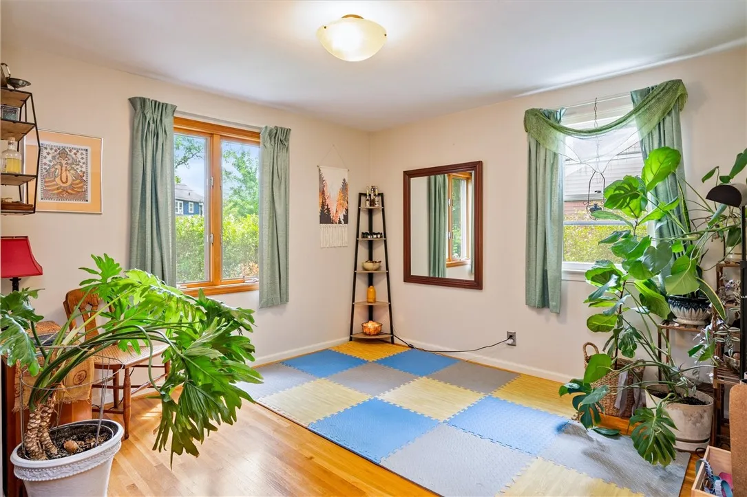 30 Lanark Crescent, Rochester, New York 14609, Rochester, New York 14609, 5 Bedrooms Bedrooms, 8 Rooms Rooms,2 BathroomsBathrooms,Residential,For Sale,30 Lanark Crescent, Rochester, New York 14609,R1624193