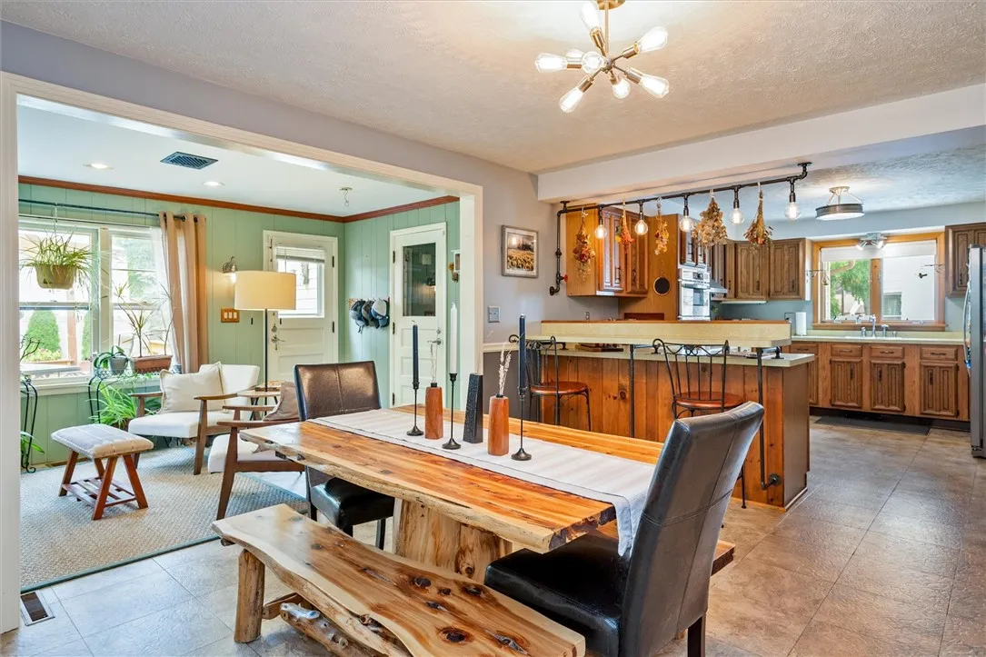30 Lanark Crescent, Rochester, New York 14609, Rochester, New York 14609, 5 Bedrooms Bedrooms, 8 Rooms Rooms,2 BathroomsBathrooms,Residential,For Sale,30 Lanark Crescent, Rochester, New York 14609,R1624193