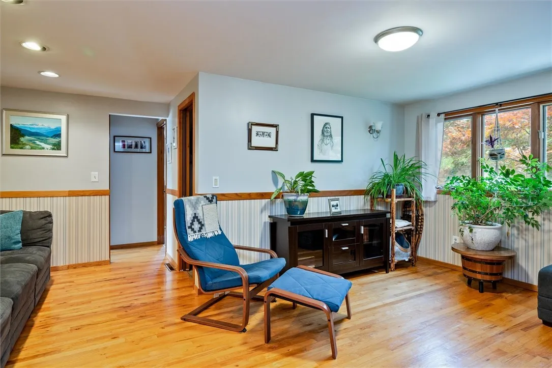 30 Lanark Crescent, Rochester, New York 14609, Rochester, New York 14609, 5 Bedrooms Bedrooms, 8 Rooms Rooms,2 BathroomsBathrooms,Residential,For Sale,30 Lanark Crescent, Rochester, New York 14609,R1624193