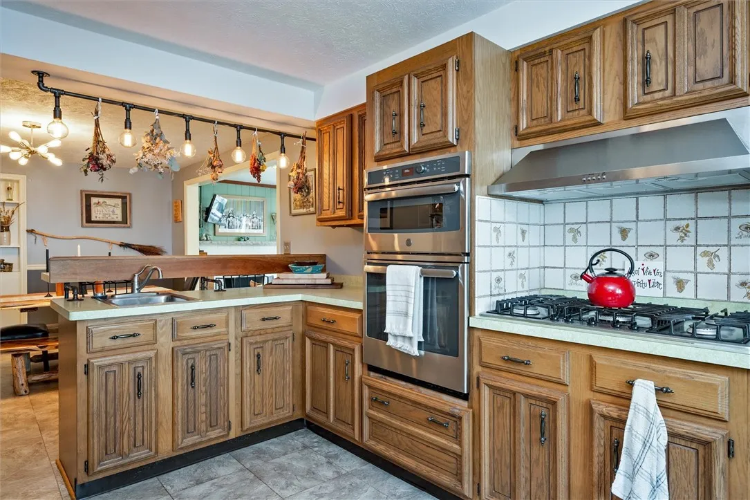 30 Lanark Crescent, Rochester, New York 14609, Rochester, New York 14609, 5 Bedrooms Bedrooms, 8 Rooms Rooms,2 BathroomsBathrooms,Residential,For Sale,30 Lanark Crescent, Rochester, New York 14609,R1624193