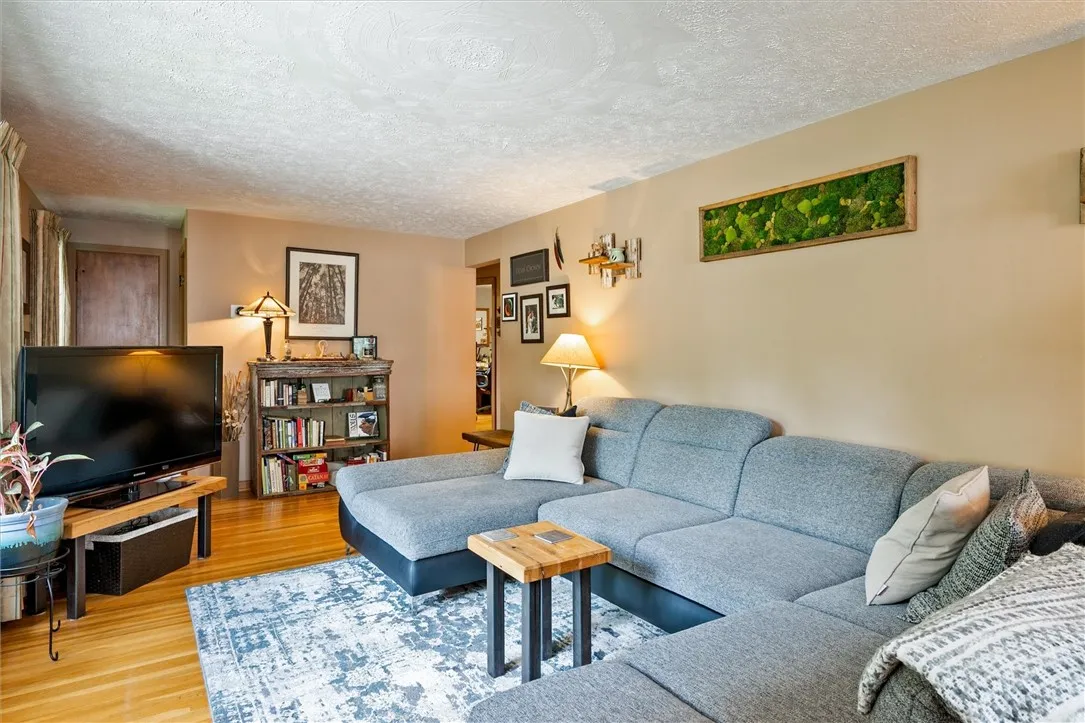 30 Lanark Crescent, Rochester, New York 14609, Rochester, New York 14609, 5 Bedrooms Bedrooms, 8 Rooms Rooms,2 BathroomsBathrooms,Residential,For Sale,30 Lanark Crescent, Rochester, New York 14609,R1624193