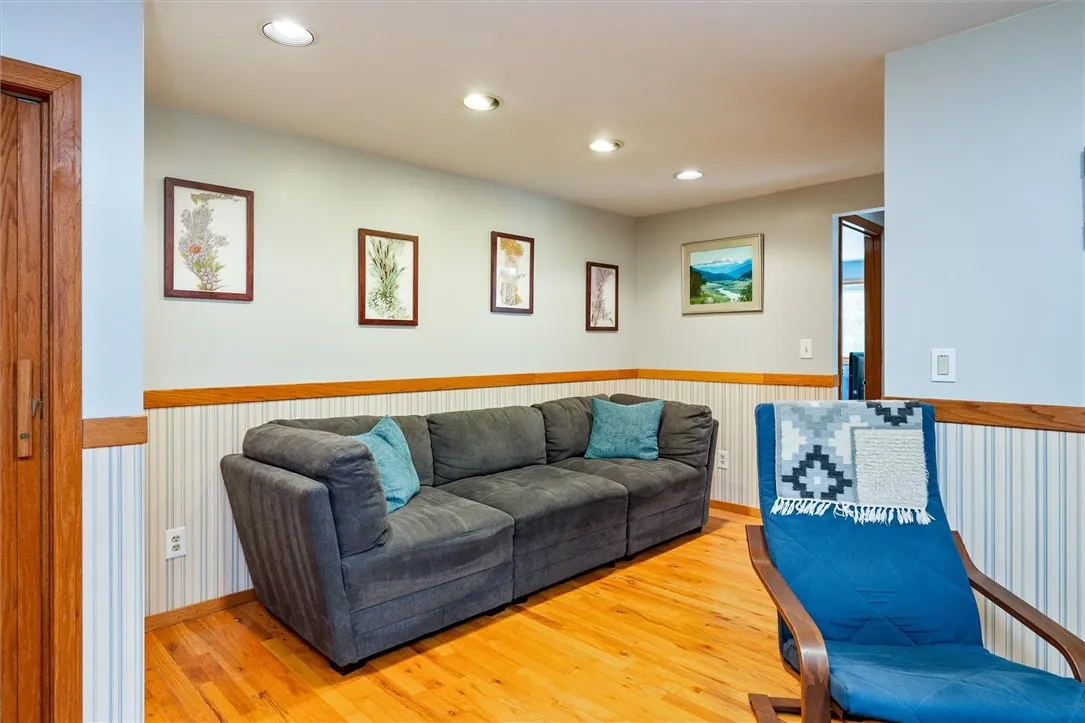 30 Lanark Crescent, Rochester, New York 14609, Rochester, New York 14609, 5 Bedrooms Bedrooms, 8 Rooms Rooms,2 BathroomsBathrooms,Residential,For Sale,30 Lanark Crescent, Rochester, New York 14609,R1624193
