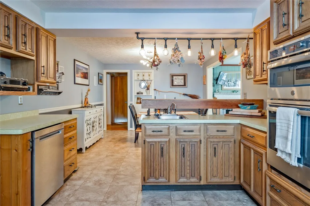 30 Lanark Crescent, Rochester, New York 14609, Rochester, New York 14609, 5 Bedrooms Bedrooms, 8 Rooms Rooms,2 BathroomsBathrooms,Residential,For Sale,30 Lanark Crescent, Rochester, New York 14609,R1624193