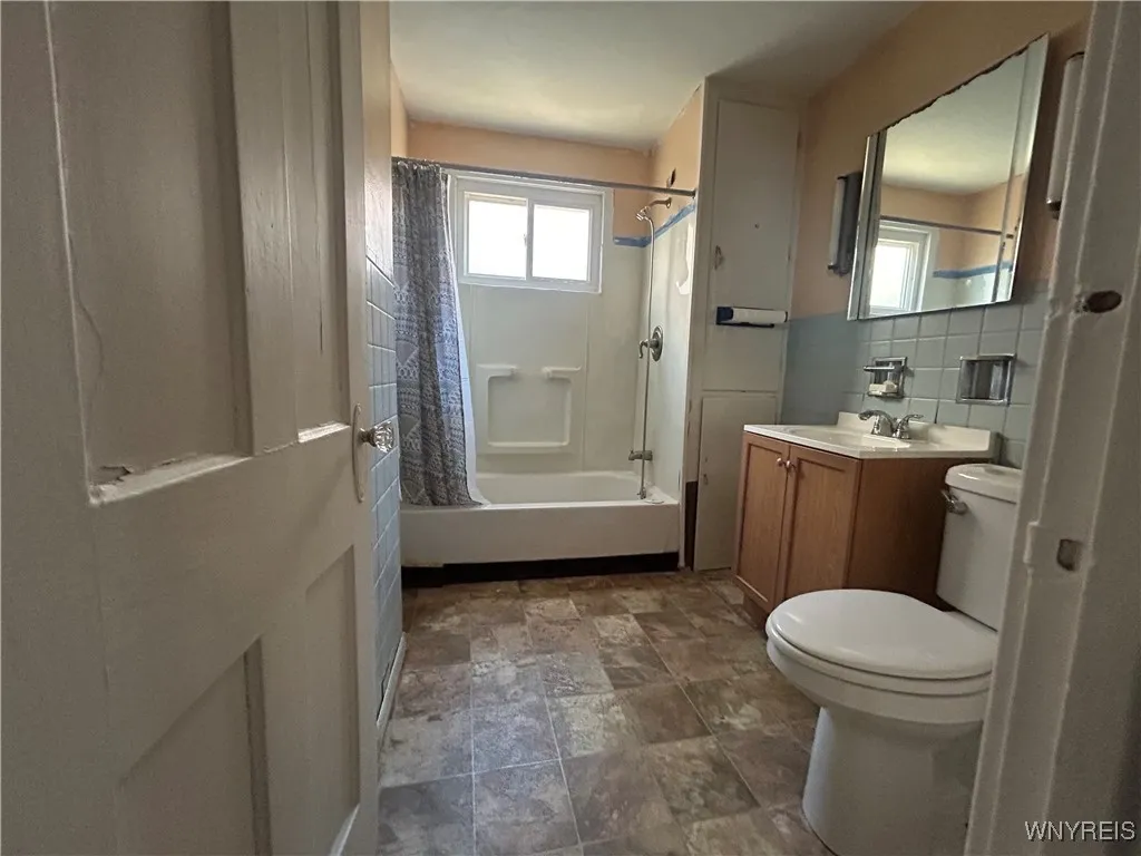 310 Woltz Avenue, Buffalo, New York 14211, Buffalo, New York 14211, 3 Bedrooms Bedrooms, 3 Rooms Rooms,1 BathroomBathrooms,Residential,For Sale,310 Woltz Avenue, Buffalo, New York 14211,B1624795