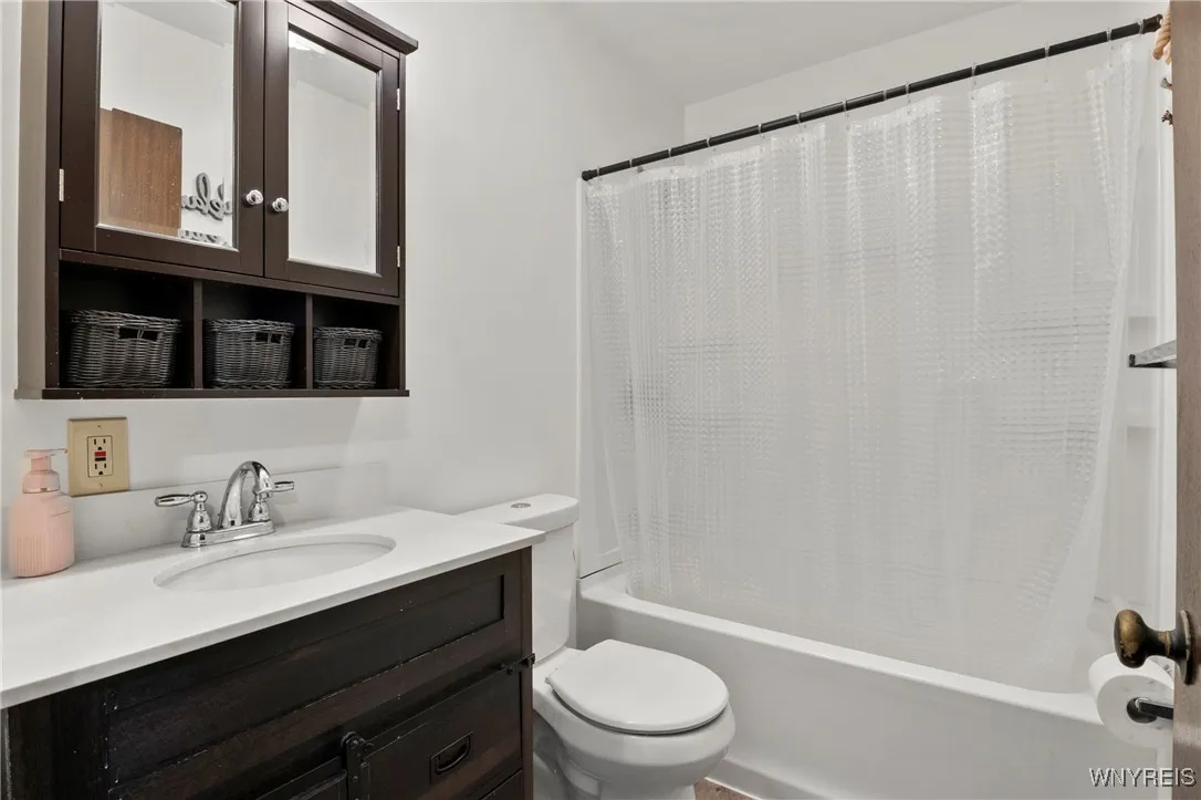 34 Center Avenue, North Tonawanda, New York 14120, North Tonawanda, New York 14120, 3 Bedrooms Bedrooms, 5 Rooms Rooms,1 BathroomBathrooms,Residential,For Sale,34 Center Avenue, North Tonawanda, New York 14120,B1624690