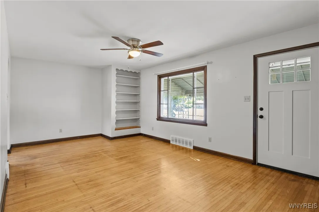 34 Center Avenue, North Tonawanda, New York 14120, North Tonawanda, New York 14120, 3 Bedrooms Bedrooms, 5 Rooms Rooms,1 BathroomBathrooms,Residential,For Sale,34 Center Avenue, North Tonawanda, New York 14120,B1624690