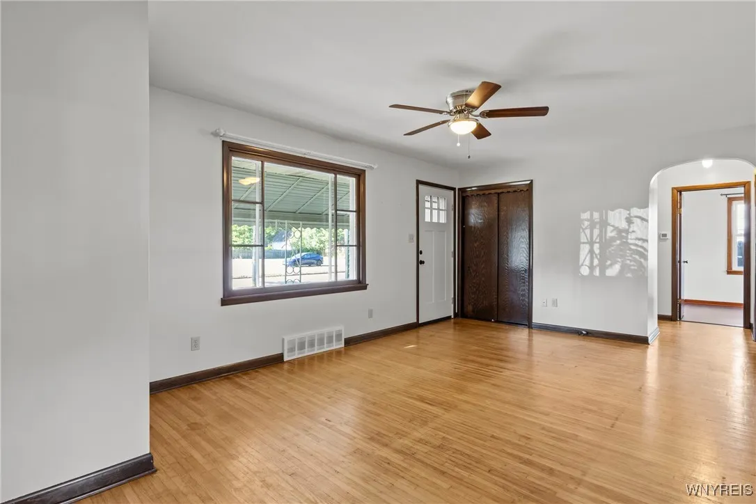 34 Center Avenue, North Tonawanda, New York 14120, North Tonawanda, New York 14120, 3 Bedrooms Bedrooms, 5 Rooms Rooms,1 BathroomBathrooms,Residential,For Sale,34 Center Avenue, North Tonawanda, New York 14120,B1624690