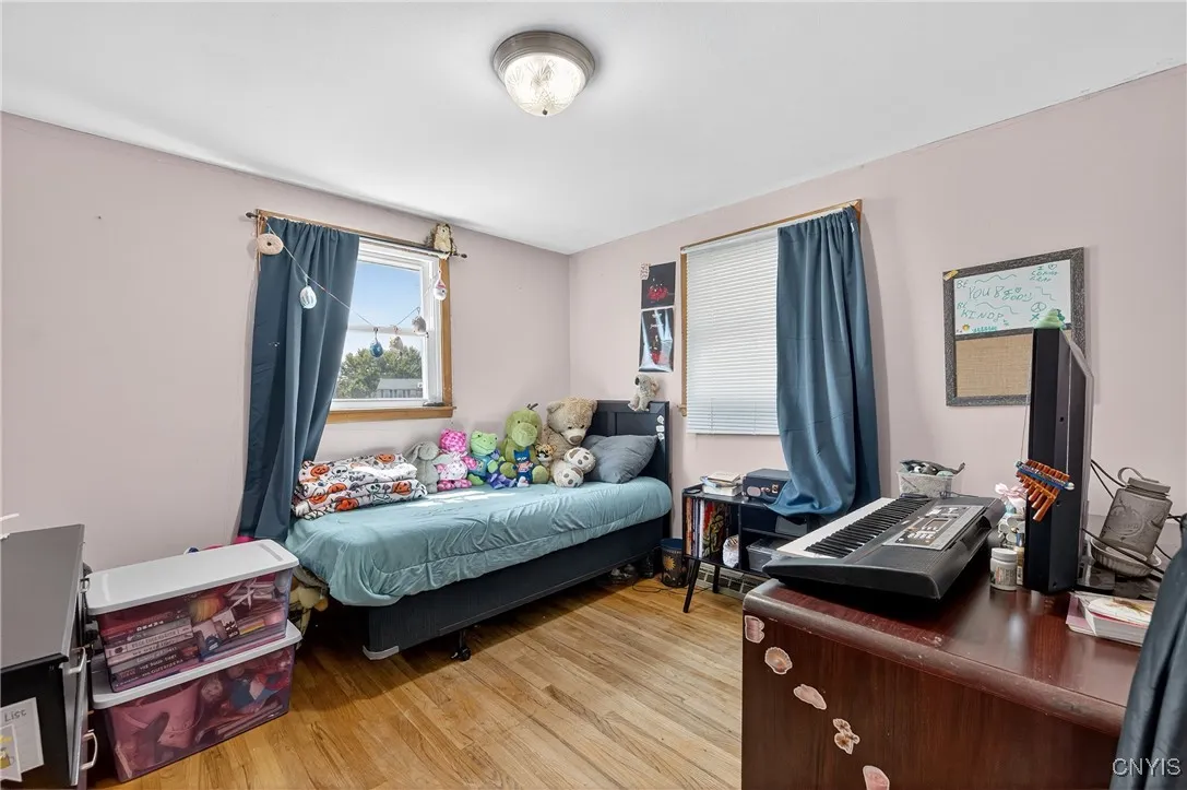 8185 Laurie Lane, Clay, New York 13090, Clay, New York 13090, 4 Bedrooms Bedrooms, 10 Rooms Rooms,1 BathroomBathrooms,Residential,For Sale,8185 Laurie Lane, Clay, New York 13090,S1624272