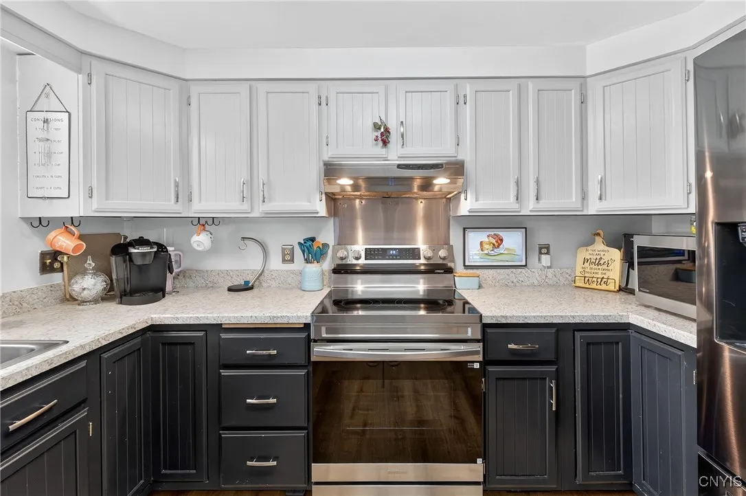 8185 Laurie Lane, Clay, New York 13090, Clay, New York 13090, 4 Bedrooms Bedrooms, 10 Rooms Rooms,1 BathroomBathrooms,Residential,For Sale,8185 Laurie Lane, Clay, New York 13090,S1624272