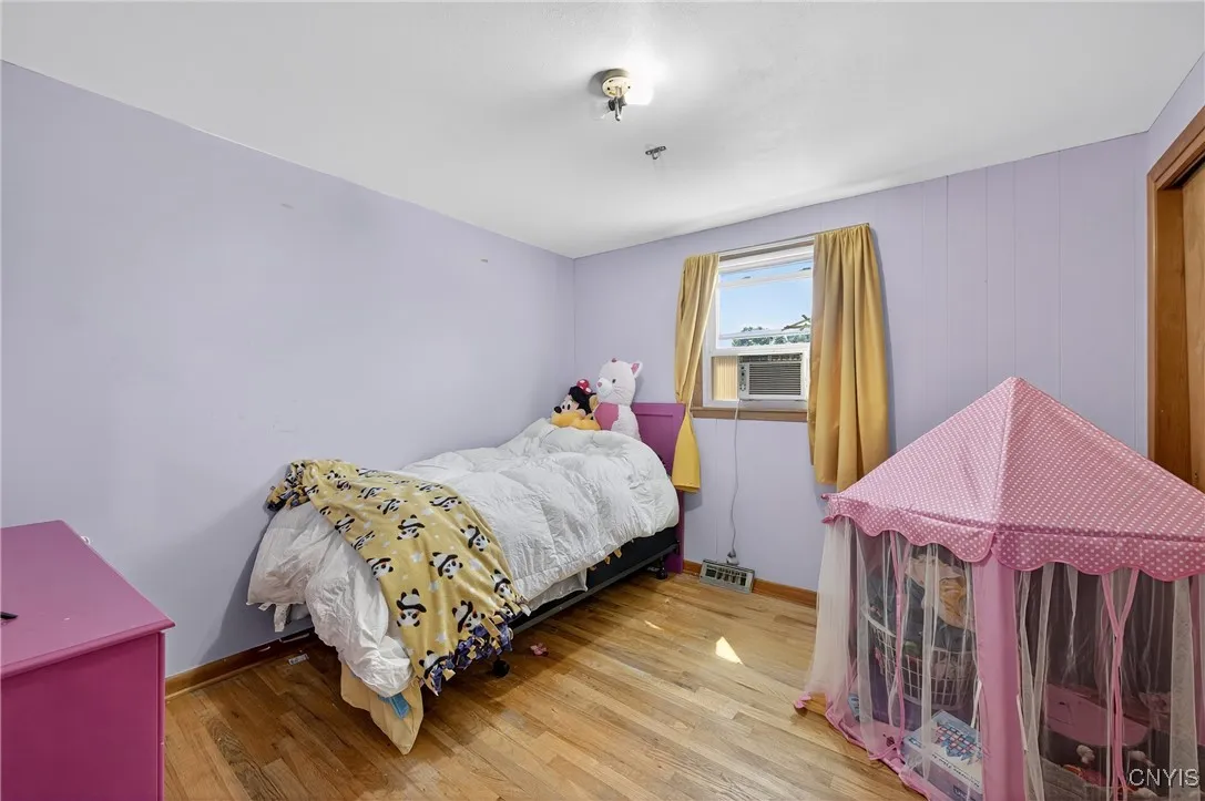 8185 Laurie Lane, Clay, New York 13090, Clay, New York 13090, 4 Bedrooms Bedrooms, 10 Rooms Rooms,1 BathroomBathrooms,Residential,For Sale,8185 Laurie Lane, Clay, New York 13090,S1624272