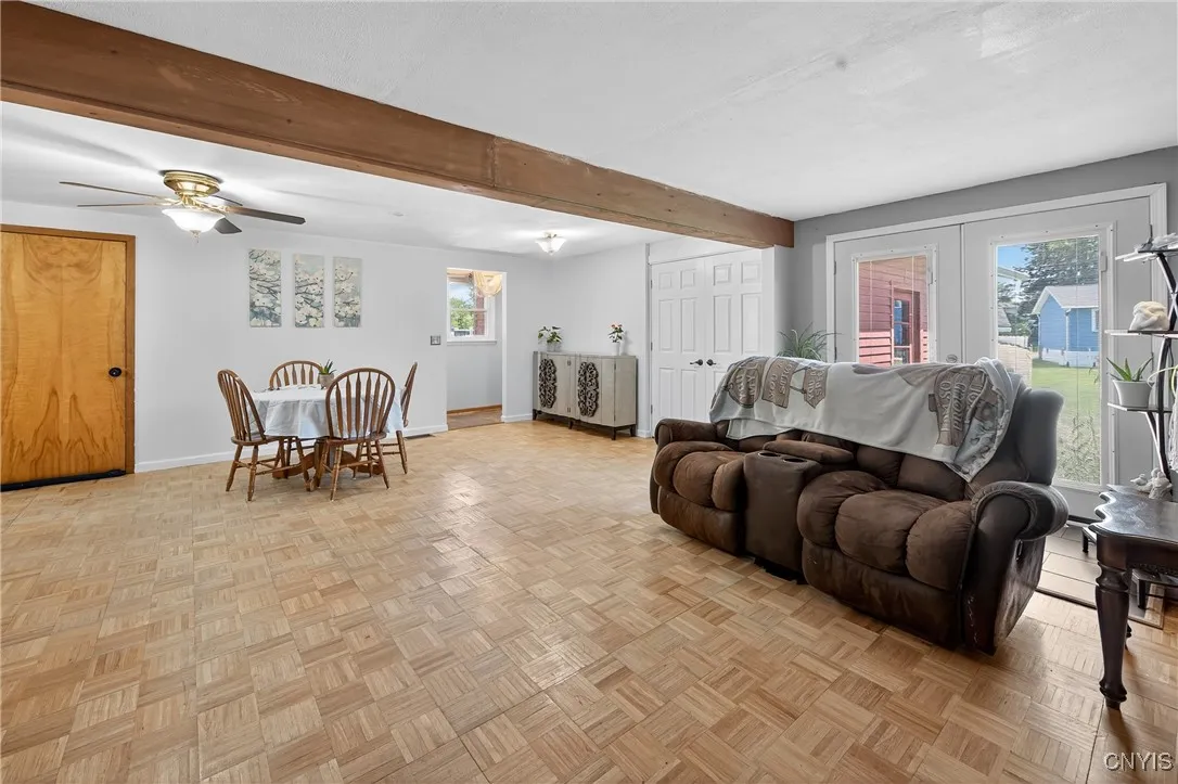 8185 Laurie Lane, Clay, New York 13090, Clay, New York 13090, 4 Bedrooms Bedrooms, 10 Rooms Rooms,1 BathroomBathrooms,Residential,For Sale,8185 Laurie Lane, Clay, New York 13090,S1624272