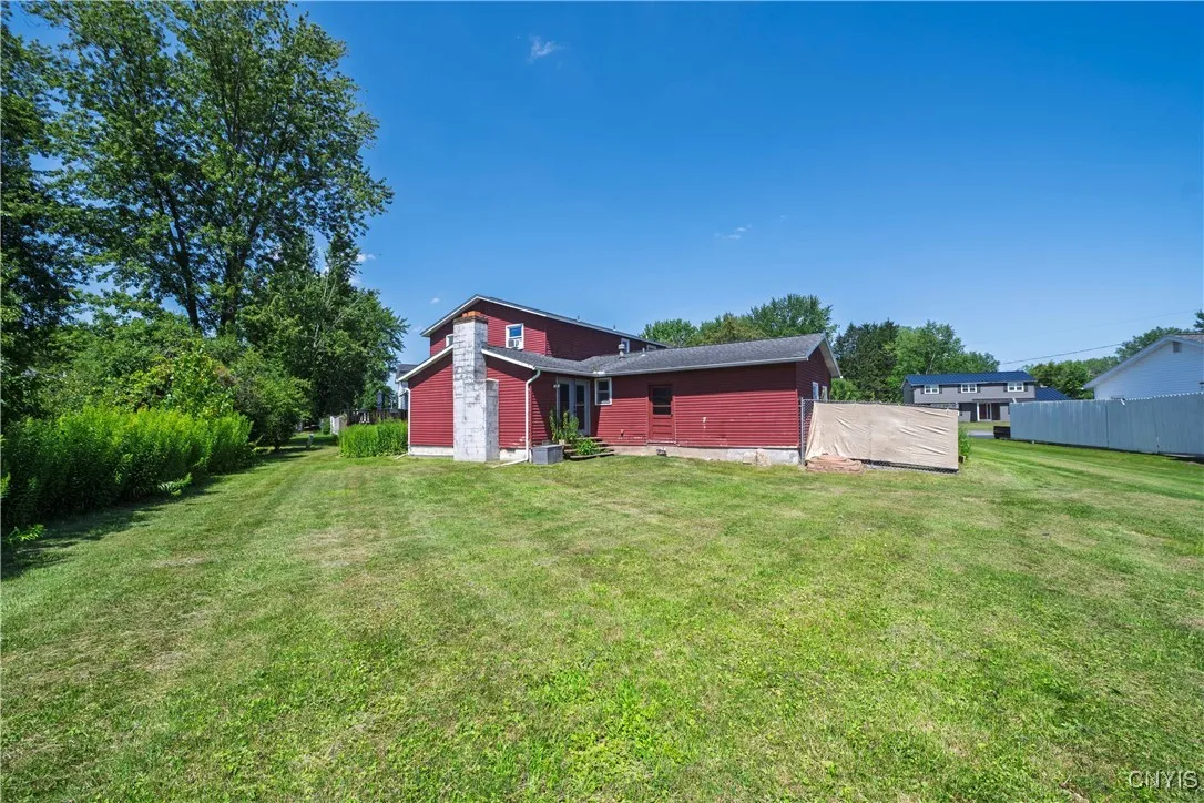 8185 Laurie Lane, Clay, New York 13090, Clay, New York 13090, 4 Bedrooms Bedrooms, 10 Rooms Rooms,1 BathroomBathrooms,Residential,For Sale,8185 Laurie Lane, Clay, New York 13090,S1624272