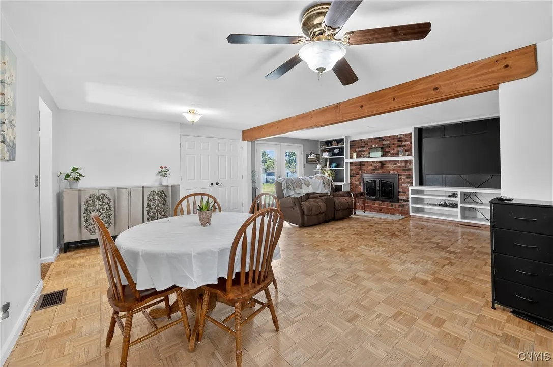 8185 Laurie Lane, Clay, New York 13090, Clay, New York 13090, 4 Bedrooms Bedrooms, 10 Rooms Rooms,1 BathroomBathrooms,Residential,For Sale,8185 Laurie Lane, Clay, New York 13090,S1624272