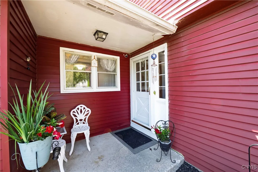 8185 Laurie Lane, Clay, New York 13090, Clay, New York 13090, 4 Bedrooms Bedrooms, 10 Rooms Rooms,1 BathroomBathrooms,Residential,For Sale,8185 Laurie Lane, Clay, New York 13090,S1624272