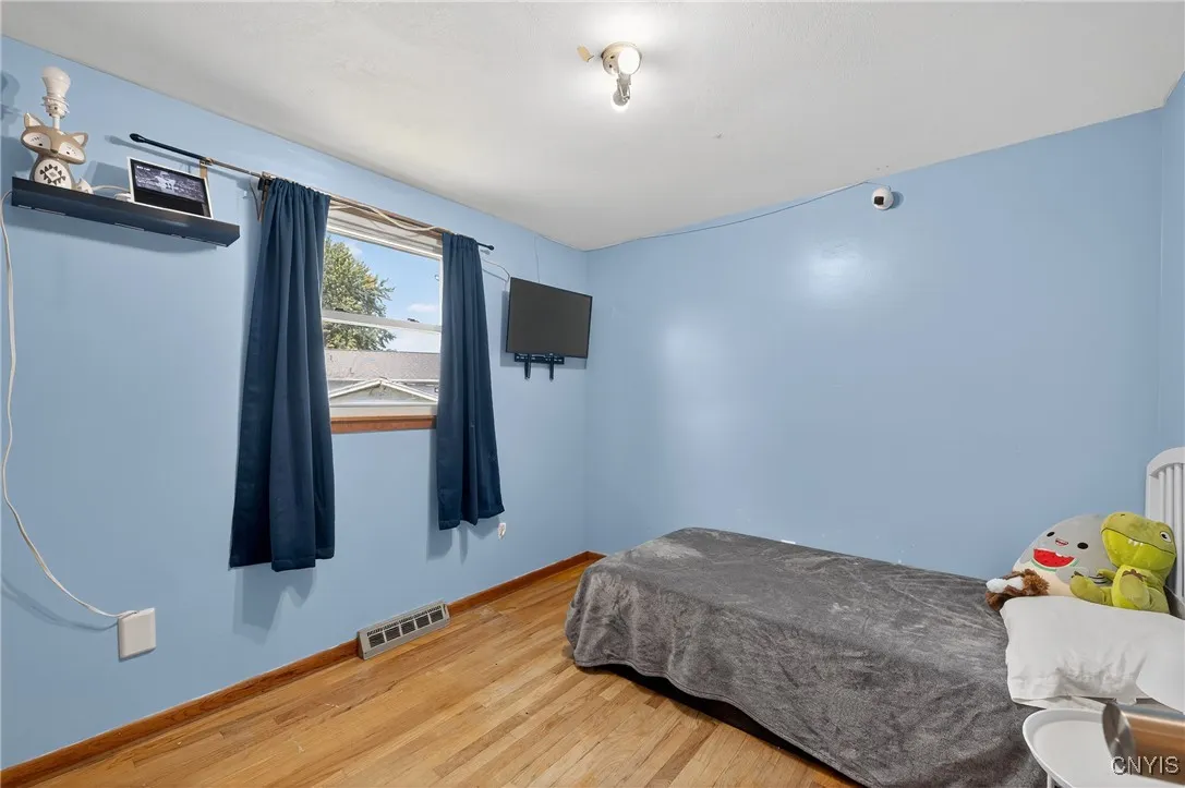 8185 Laurie Lane, Clay, New York 13090, Clay, New York 13090, 4 Bedrooms Bedrooms, 10 Rooms Rooms,1 BathroomBathrooms,Residential,For Sale,8185 Laurie Lane, Clay, New York 13090,S1624272
