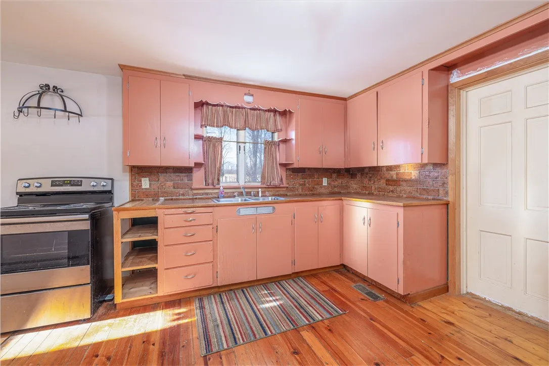 367 West Avenue, Canandaigua City, New York 14424, Canandaigua City, New York 14424, 3 Bedrooms Bedrooms, 2 Rooms Rooms,2 BathroomsBathrooms,Residential,For Sale,367 West Avenue, Canandaigua City, New York 14424,R1625011