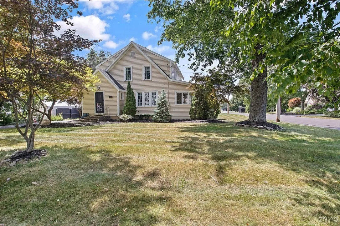 200 Bronson Road, Geddes, New York 13219, Geddes, New York 13219, 3 Bedrooms Bedrooms, 8 Rooms Rooms,1 BathroomBathrooms,Residential,For Sale,200 Bronson Road, Geddes, New York 13219,S1624733