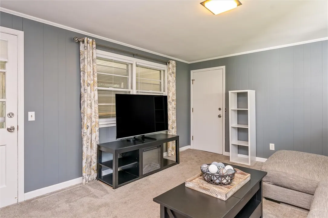 45 Seaford Drive, Irondequoit, New York 14617, Irondequoit, New York 14617, 4 Bedrooms Bedrooms, 9 Rooms Rooms,2 BathroomsBathrooms,Residential,For Sale,45 Seaford Drive, Irondequoit, New York 14617,R1624119